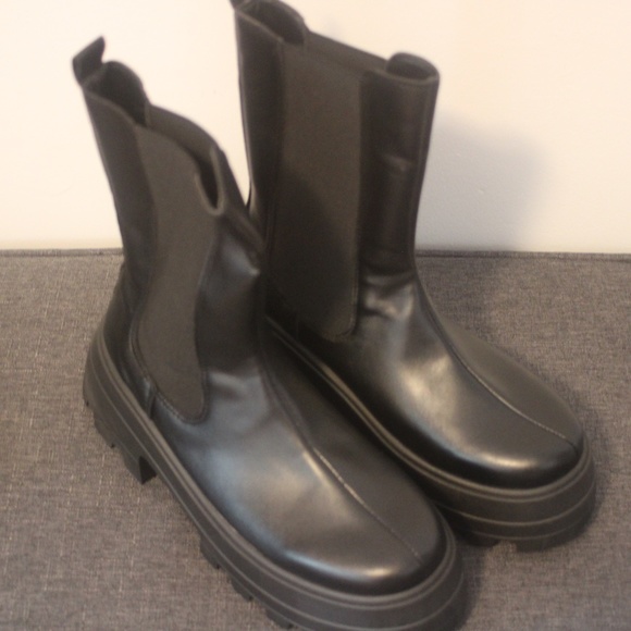 Black chunky Chelsea boots (WIDE FIT SIZE 8) - Picture 2 of 3